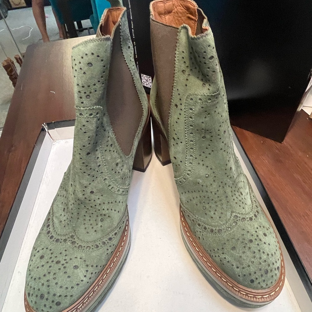 Pons Quintana Green Suede Platform Boots Cedro